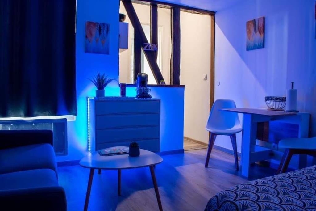Studio Charmant Confortable Tv Centre Ville Louviers Exterior photo