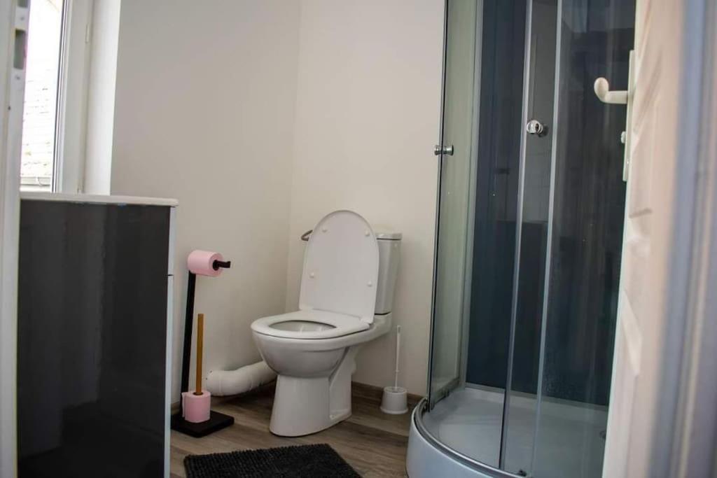 Studio Charmant Confortable Tv Centre Ville Louviers Exterior photo